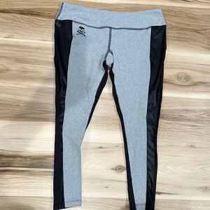 Soul Cycle Cropped Black and Grey Leggings Women’s Large